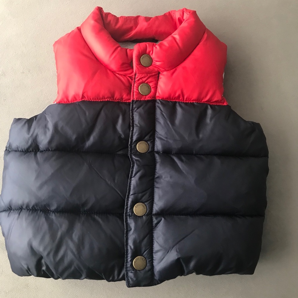 BabyGap coldcontrol puffer vest in size 6-12 mths.